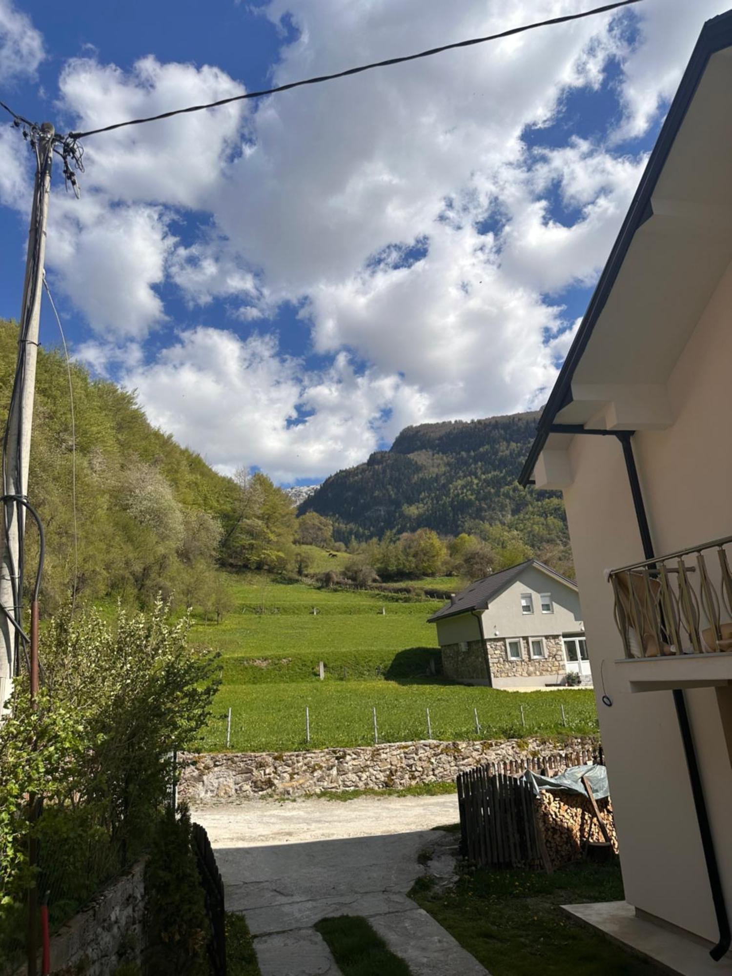 Guest House Guri Vusanje Exterior photo